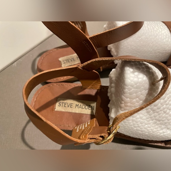 Steve Madden Donddi tan sandals - Picture 10 of 16